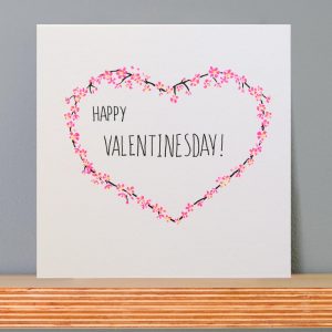 Valentinskarte mit Blüten und Text